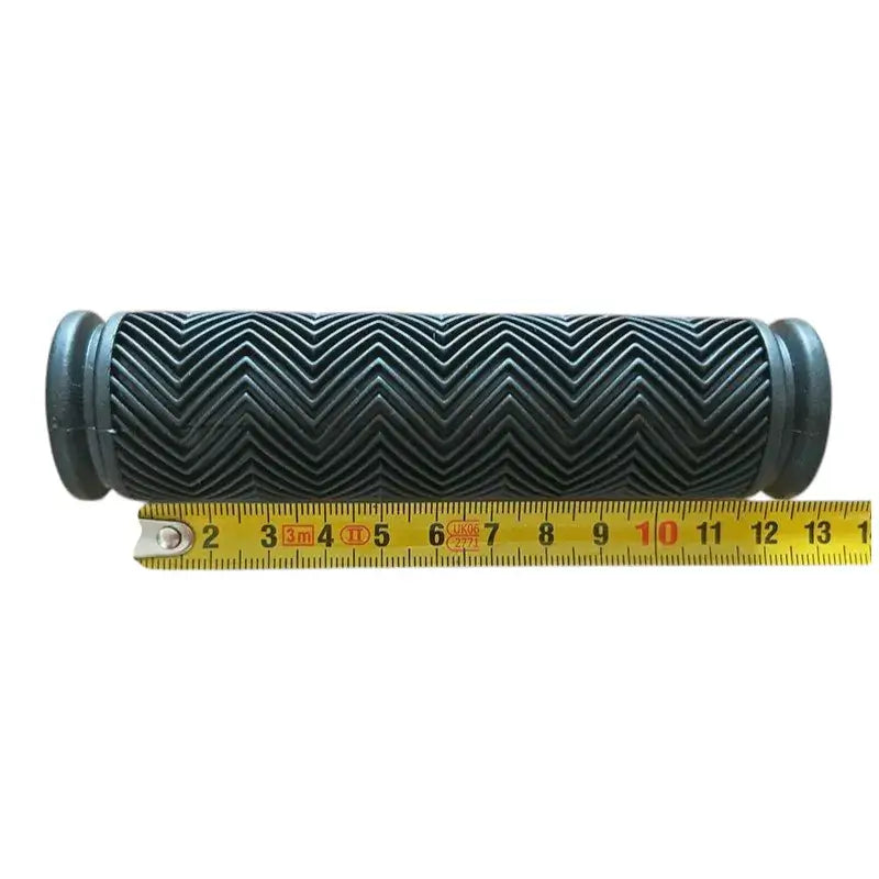 Black bicycle handlebar grip with a yellow tape measure placed underneath showing its length of 14 cm